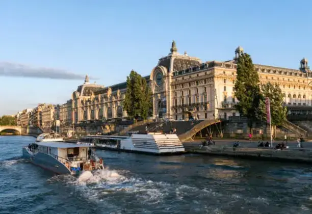 Paris's Vibrant Museums and Exhibitions