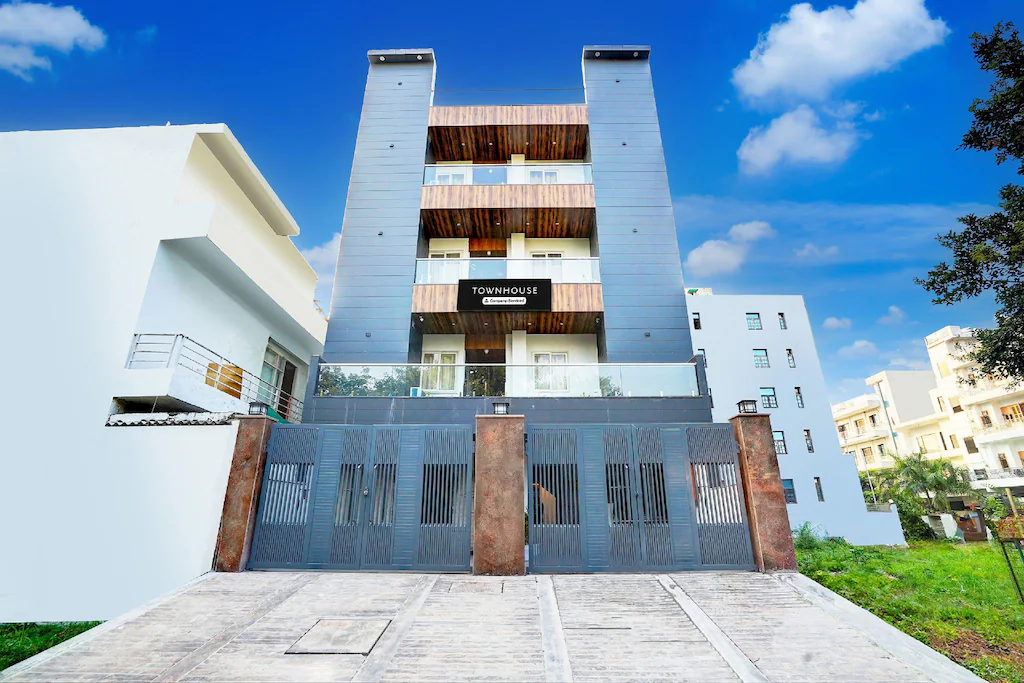 Super Townhouse Sector 104 Noida