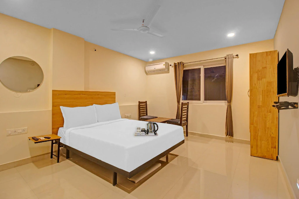 Super OYO Townhouse 733 Whiteridge Gachibowli