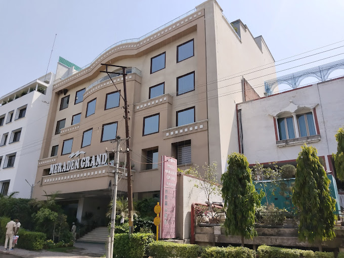 Hotel Meraden Grand