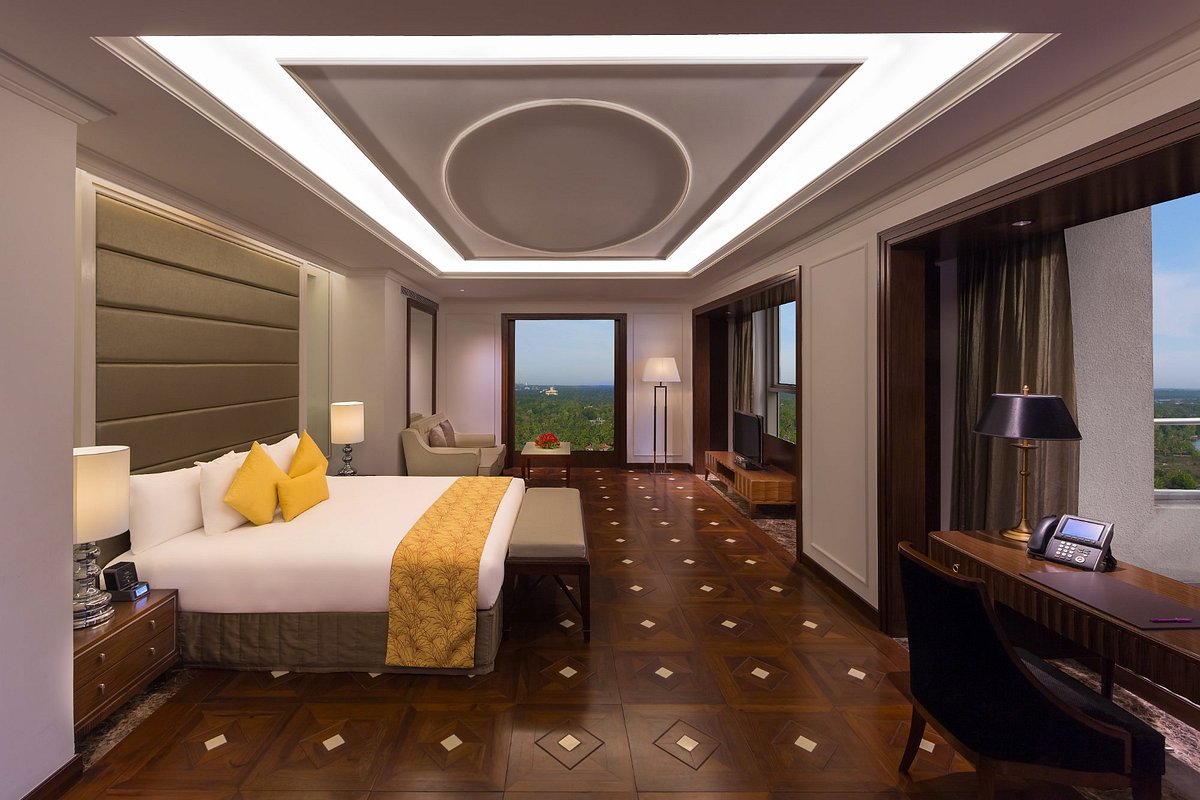 Crowne Plaza Kochi, an IHG Hotel