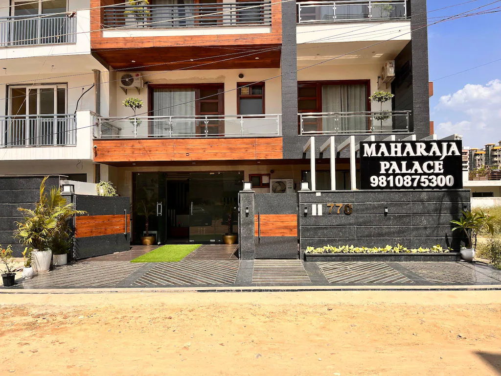 Hotel Maharaja Palace Near Medanta Medicity
