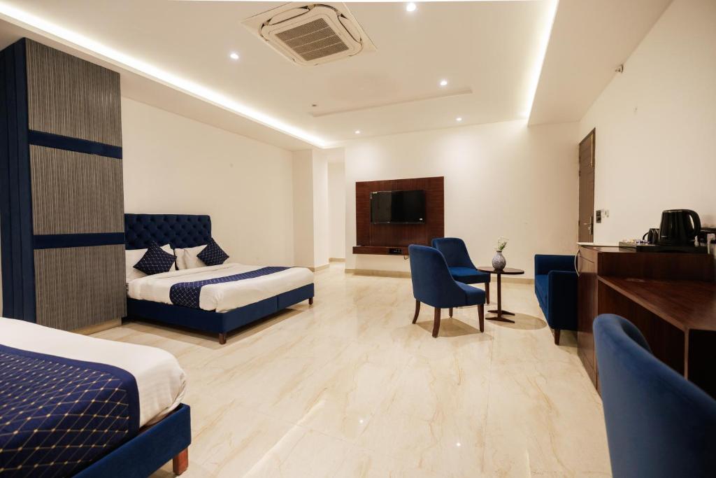 The Eliot Hotel & Banquet