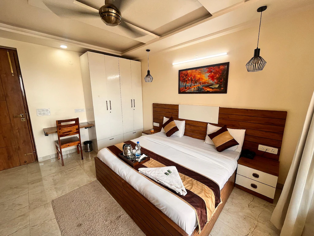 Hotel Maharaja Palace Near Medanta Medicity