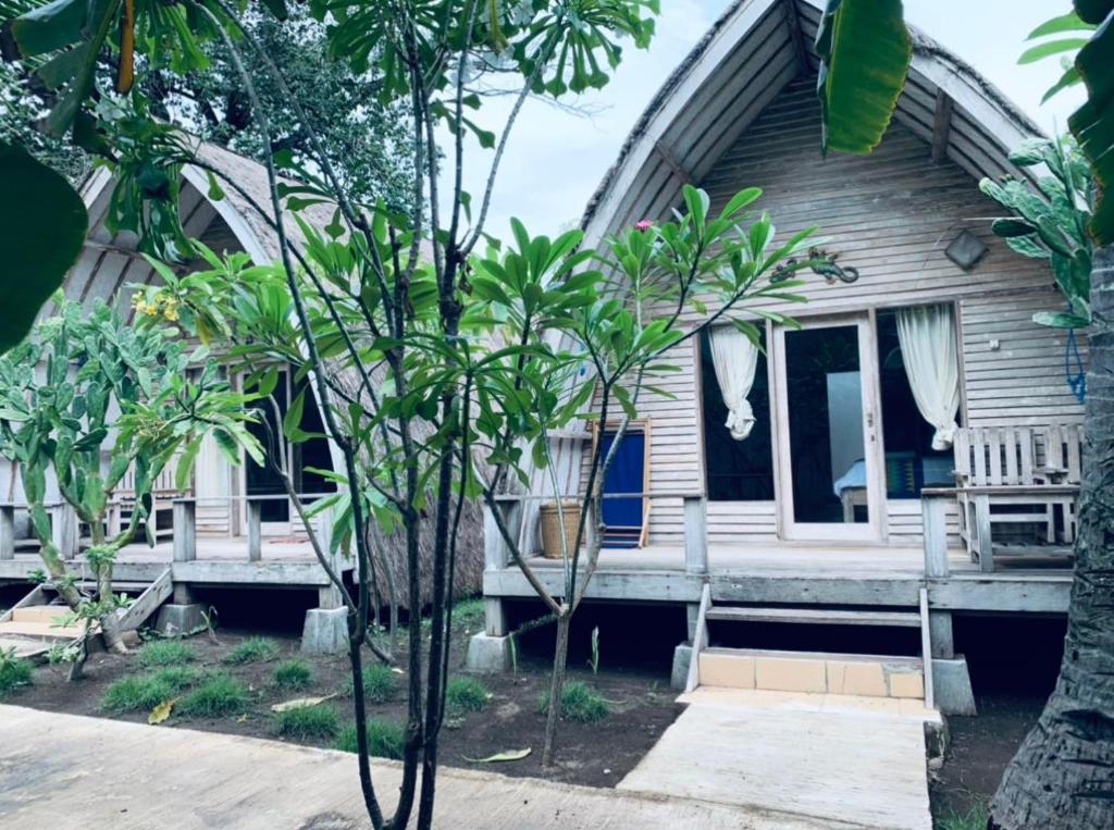 Star Bar and Bungalows