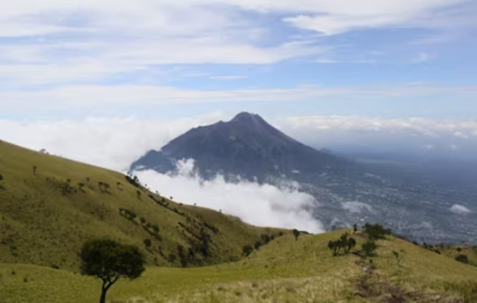 Volcano Trekking Season 2025: Top Trails to Conquer in Java and North Sulawesi