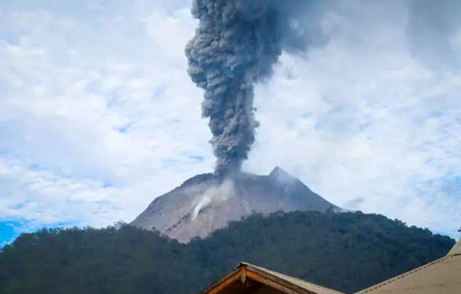 Lewotobi Eruption Triggers Alerts in East Nusa Tenggara