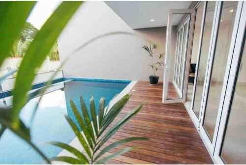 Large VIP bedroom in Deluxe Pool CliffHanger Villa