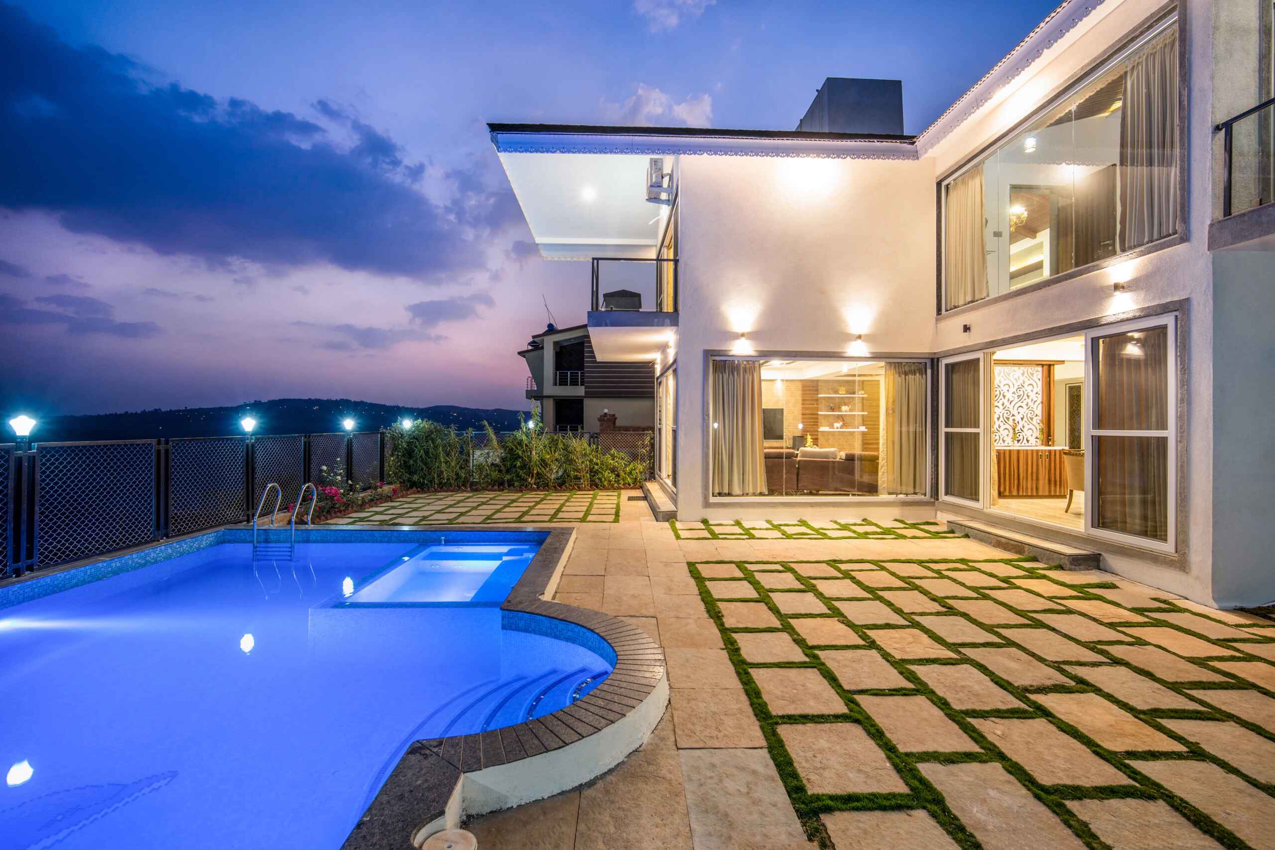 Private Pools Cliffhanger Villas - 8 Bed Villas