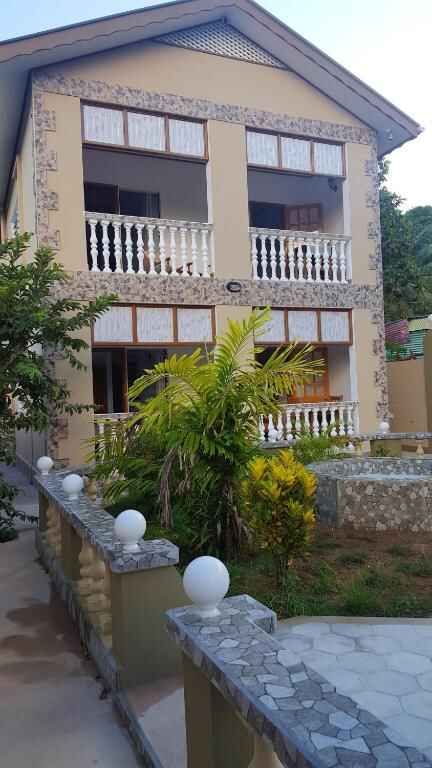 One bedroom appartement with sea view enclosed garden and wifi at Baie Sainte Anne