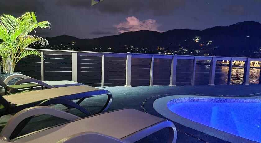 The Drake Seaside Apartment